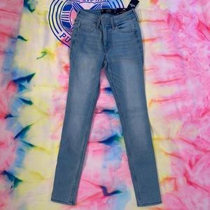 Hollister high rise super skinny jeans NWT